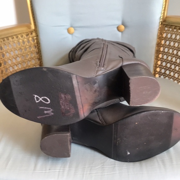 Journee Collection, gray faux leather, rounded toe, zip up heeled boots size 8 - Picture 11 of 12